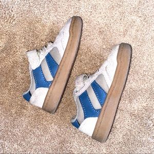 1 Grey Pair of Cat & Jack Toddler Sneakers